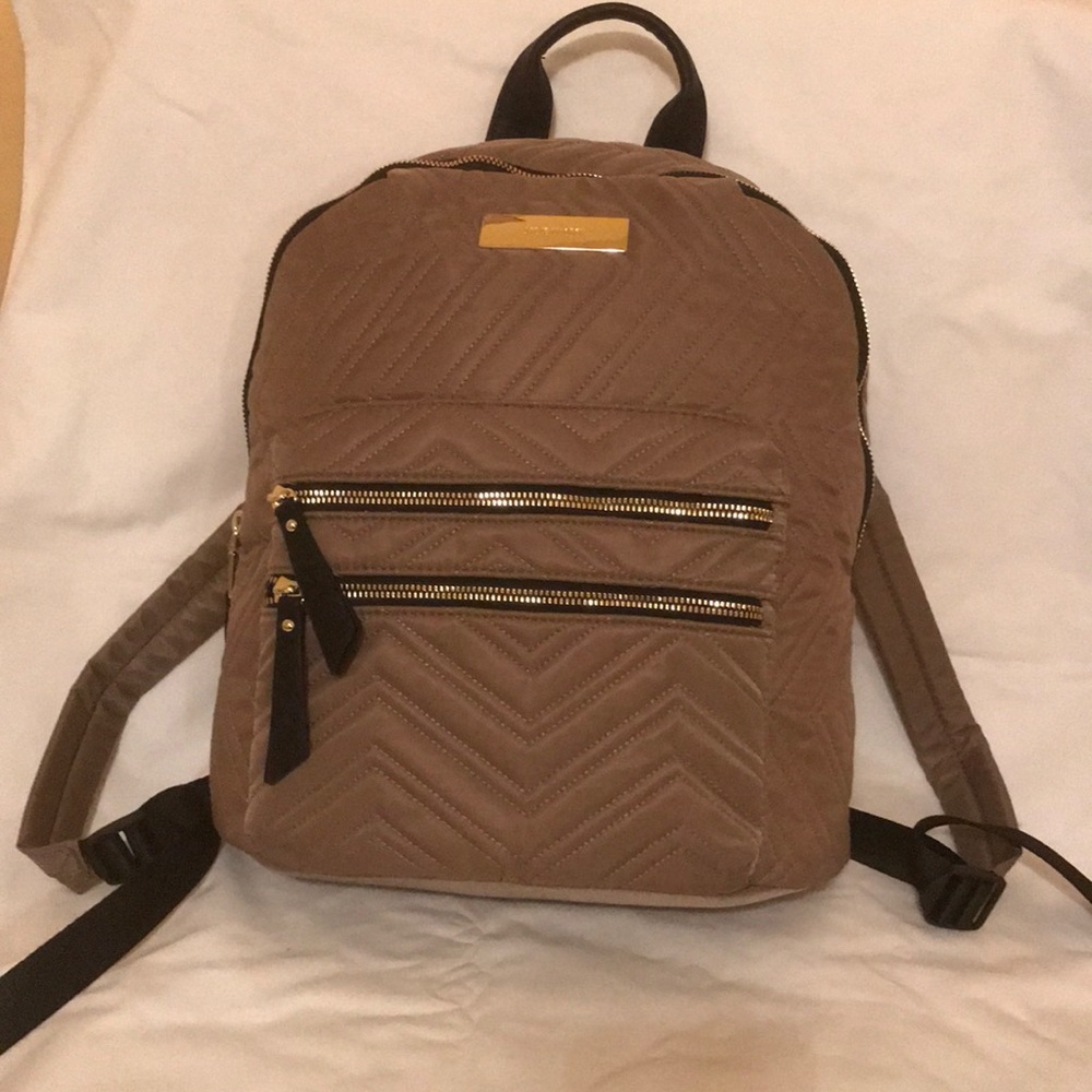 Backpack - Picture 2 of 6